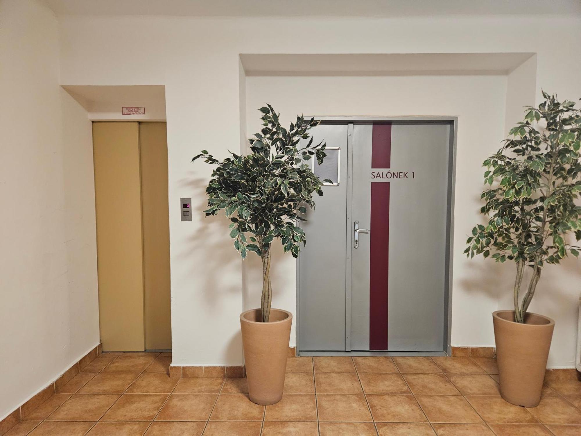 Hotel Trim Pardubice Dış mekan fotoğraf