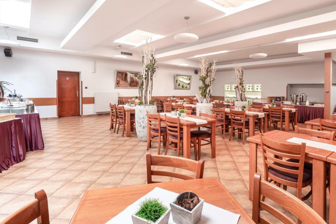 Hotel Trim Pardubice Dış mekan fotoğraf